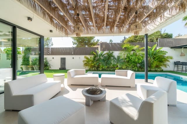 2 soveværelse Villa til salg i Torrevieja med swimmingpool garage - € 649.000 (Ref: 9299417)