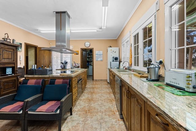 8 soveværelse Villa til salg i El Altet, Elche / Elx med garage - € 679.000 (Ref: 9299423)