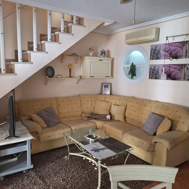 3 makuuhuone Omakotitalo myytävänä paikassa Playa Flamenca mukana uima-altaan - 223 000 € (Ref: 9299436)