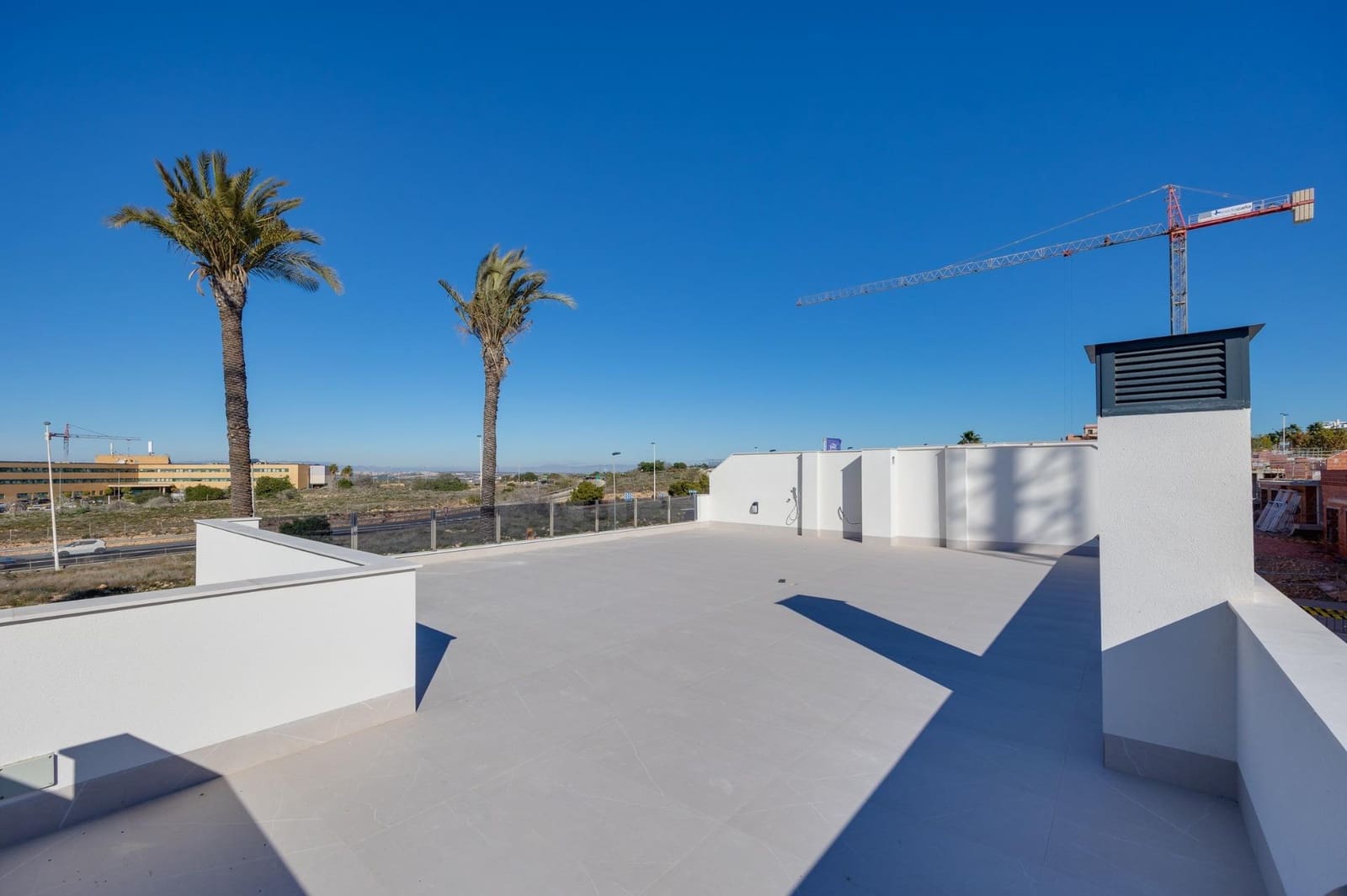 Chalet de 3 habitaciones en Torrevieja en venta con piscina garaje - 595.000 € (Ref: 9316846)