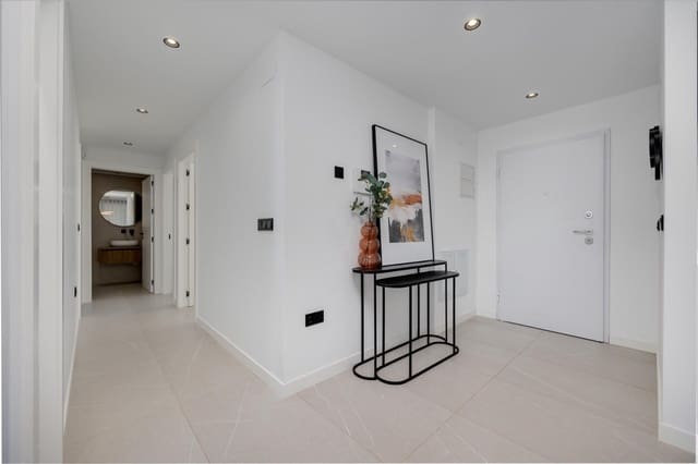 3 sypialnia Willa na sprzedaż w Torrevieja z basenem garażem - 585 000 € (Ref: 9316846)