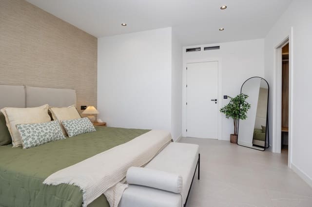 3 sypialnia Willa na sprzedaż w Torrevieja z basenem garażem - 585 000 € (Ref: 9316846)