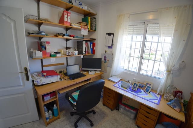 3 sypialnia Dom na sprzedaż w Torrevieja z basenem garażem - 220 000 € (Ref: 9321039)