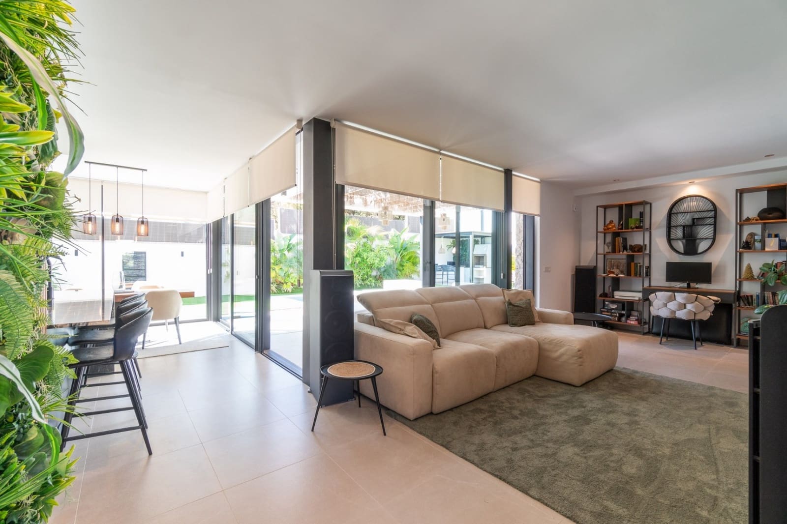 2 bedroom Villa for sale in Torrevieja with pool garage - € 649,000 (Ref: 9321052)