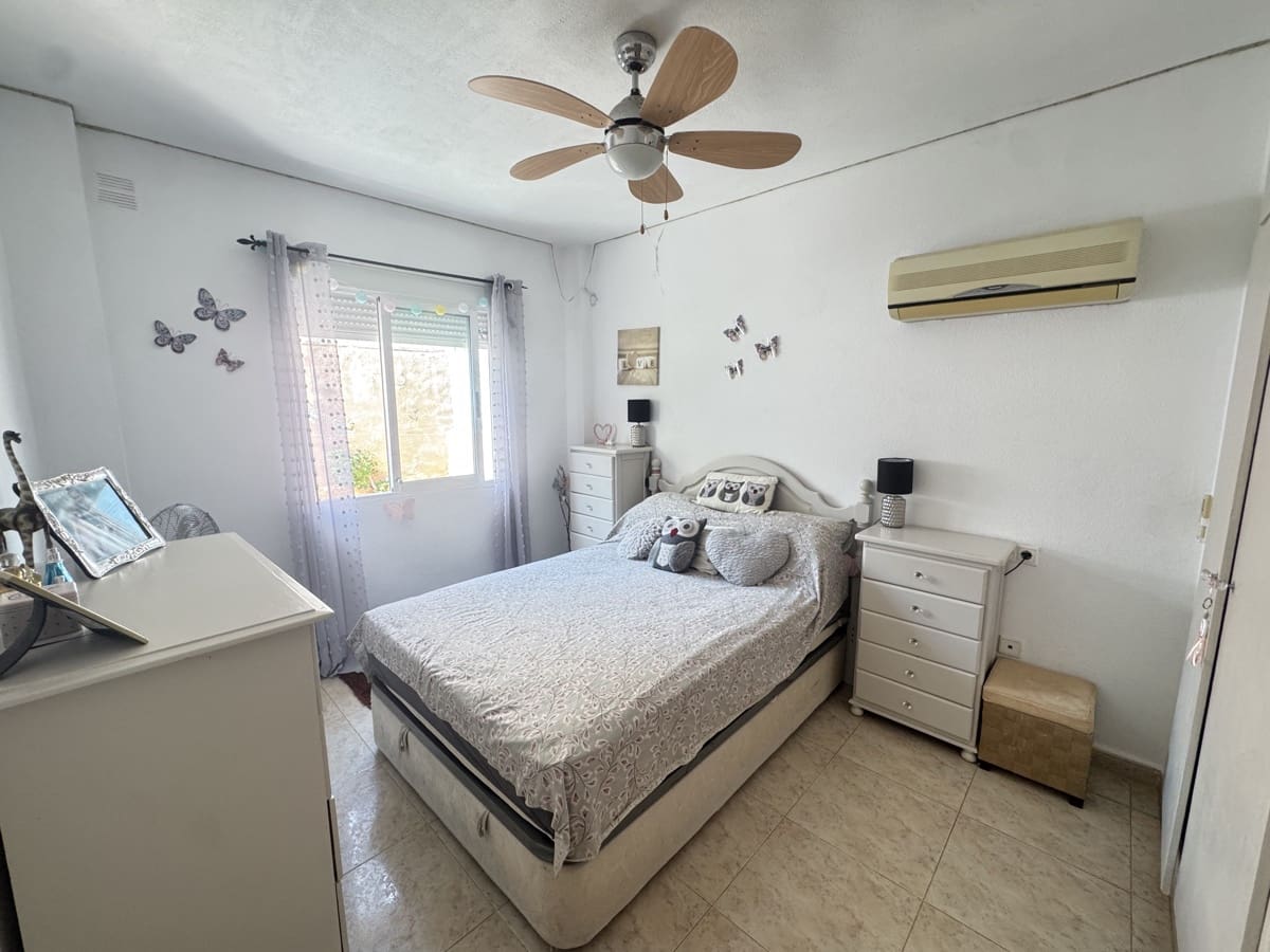 4 bedroom Villa for sale in Villamartin - € 299,000 (Ref: 9321229)