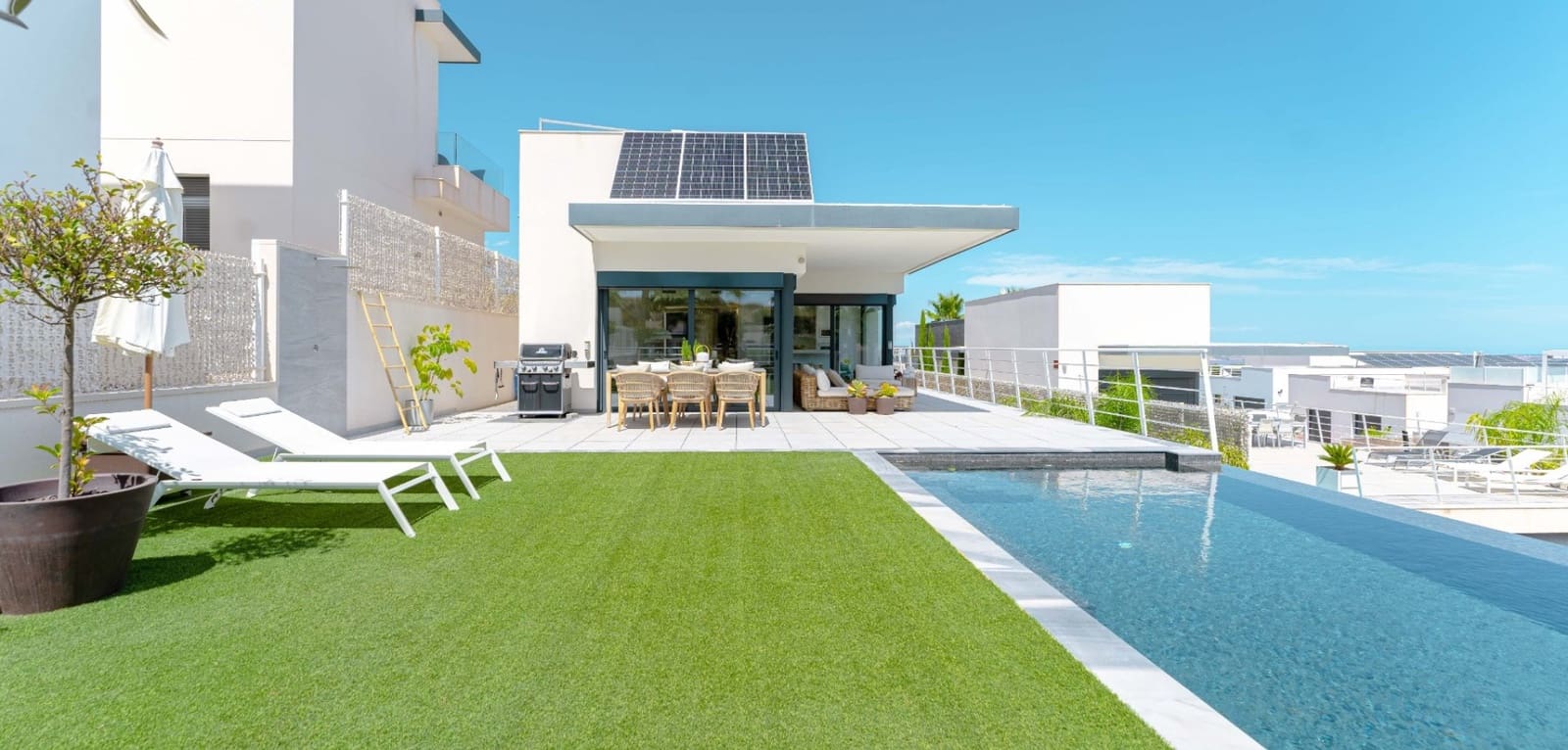 5 quarto Moradia para venda em San Miguel de Salinas com piscina garagem - 780 000 € (Ref: 9357993)