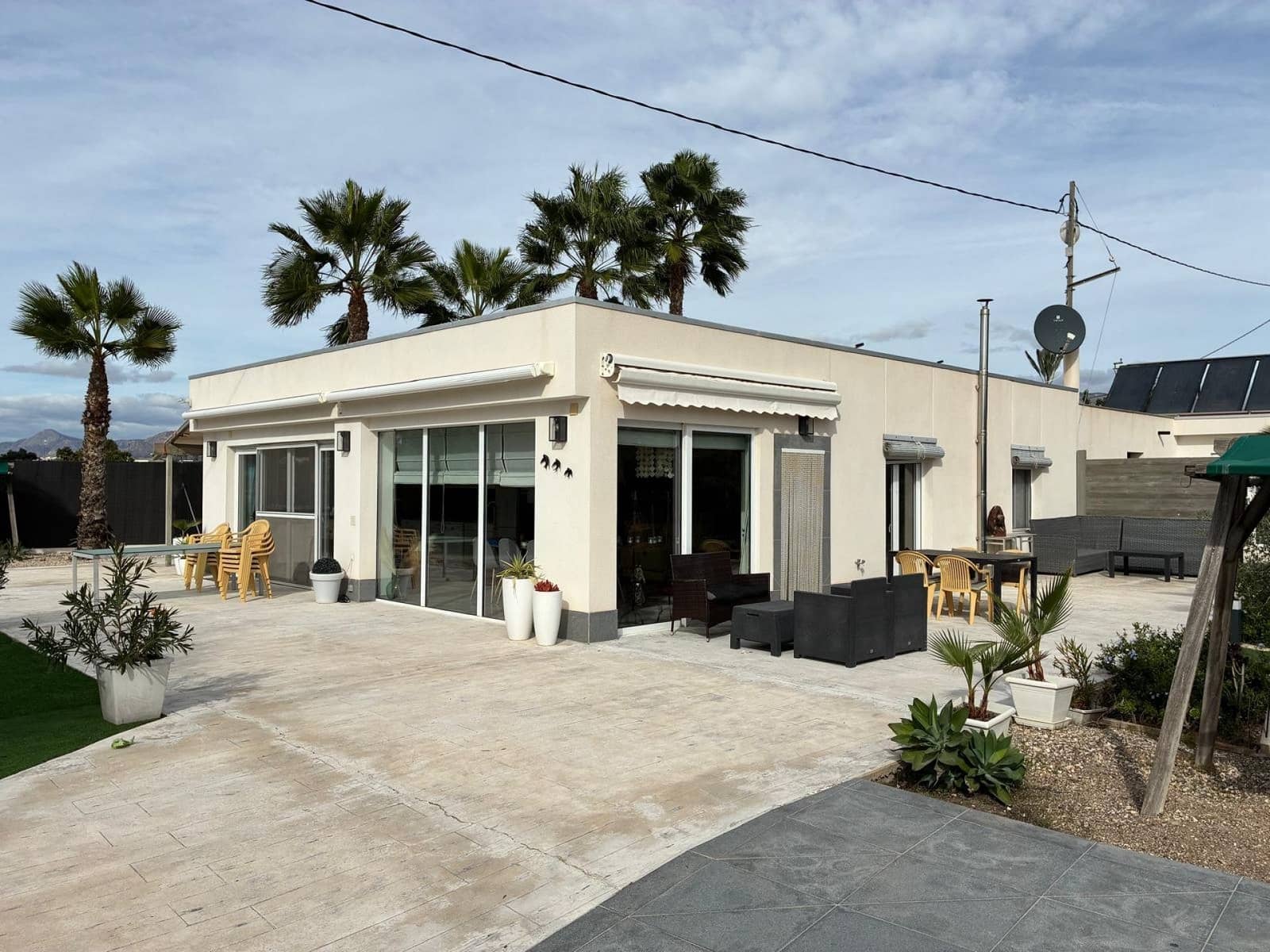 5 bedroom Villa for sale in Crevillente / Crevillent with garage - € 475,000 (Ref: 9357999)