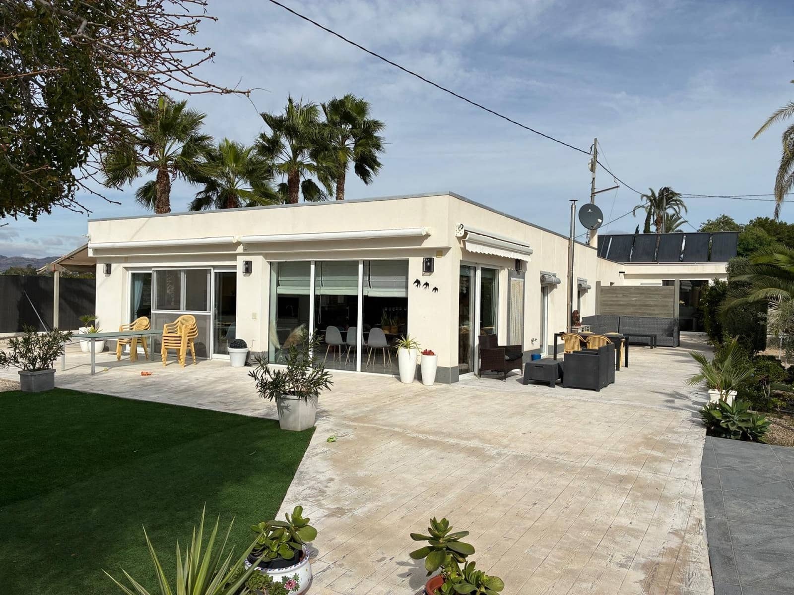 5 bedroom Villa for sale in Crevillente / Crevillent with garage - € 475,000 (Ref: 9357999)