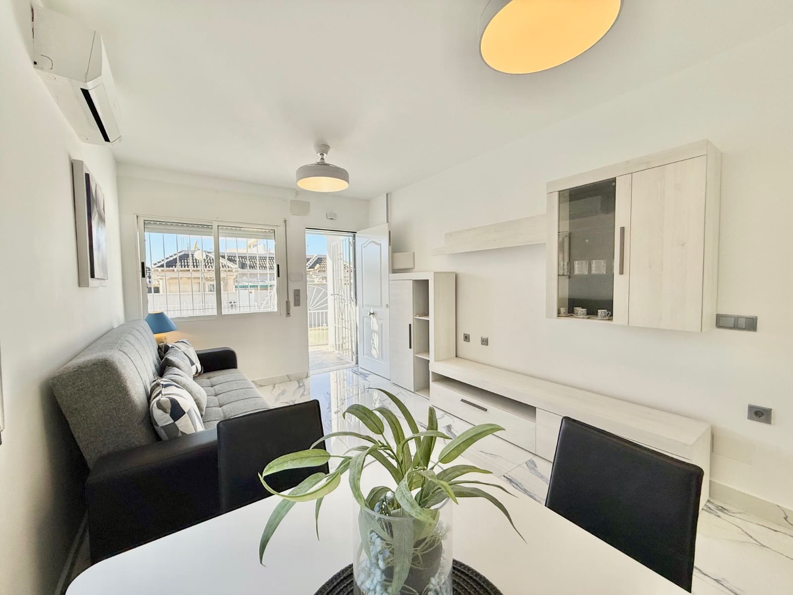 2 soverom Kjedet enebolig til salgs i Torrevieja med garasje - € 177 000 (Ref: 9440875)