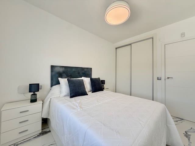 2 camera da letto Villetta Bifamiliare in vendita in Torrevieja con garage - 177.000 € (Rif: 9440875)