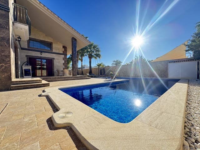 4 bedroom Villa for sale in Cabo Roig, Orihuela - € 1,700,000 (Ref: 9440878)