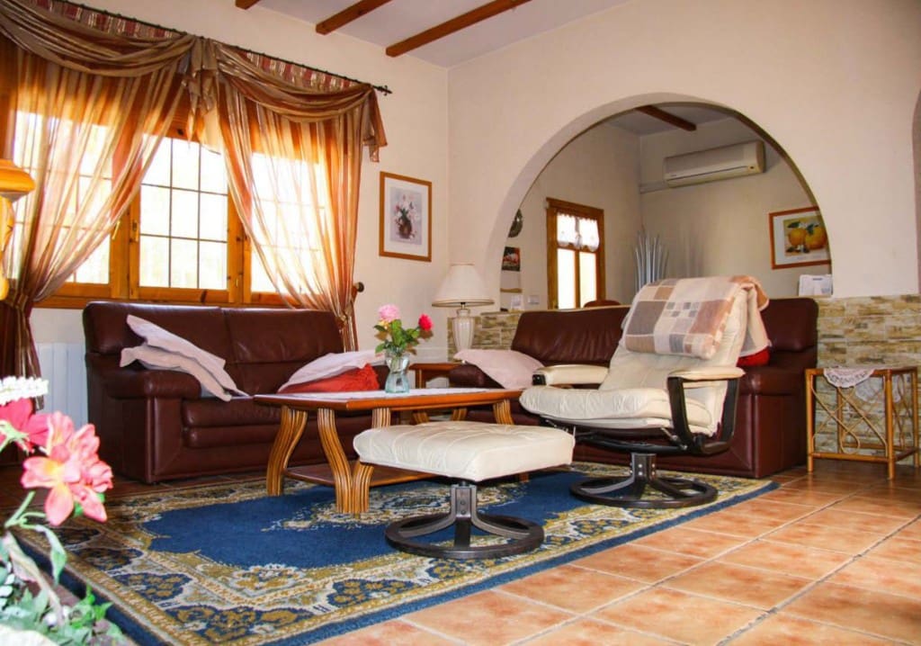 6 bedroom Finca/Country House for sale in Daya Vieja with pool garage - € 455,000 (Ref: 9440912)