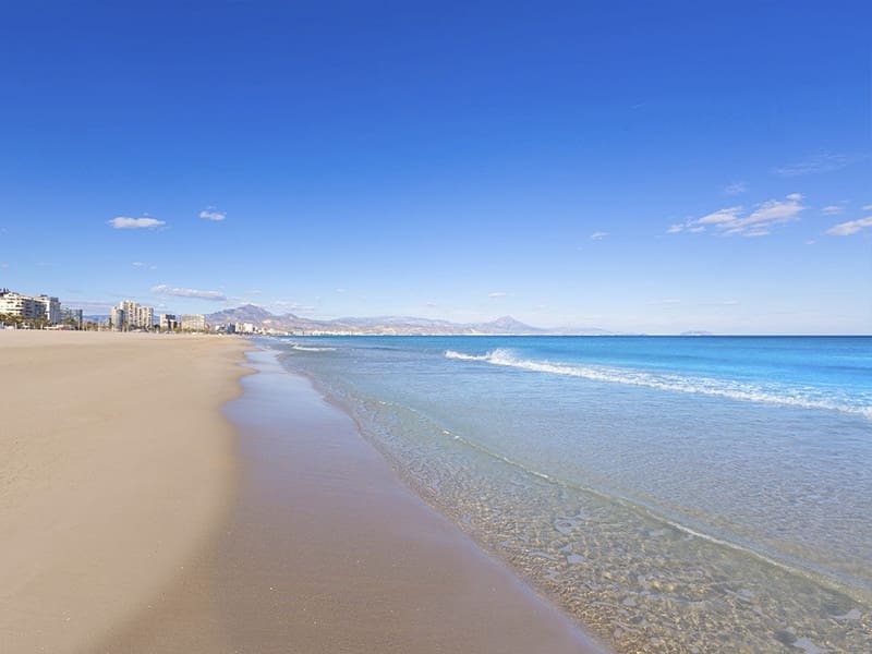 3 makuuhuone Huvila myytävänä paikassa Alicante kaupunki mukana uima-altaan 
autotalli - 1 975 000 € (Ref: 9440921)