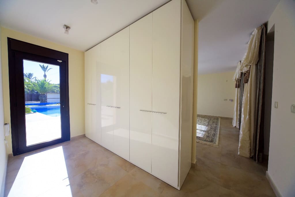 3 makuuhuone Huvila myytävänä paikassa Cabo Roig mukana uima-altaan 
autotalli - 1 300 000 € (Ref: 9440956)