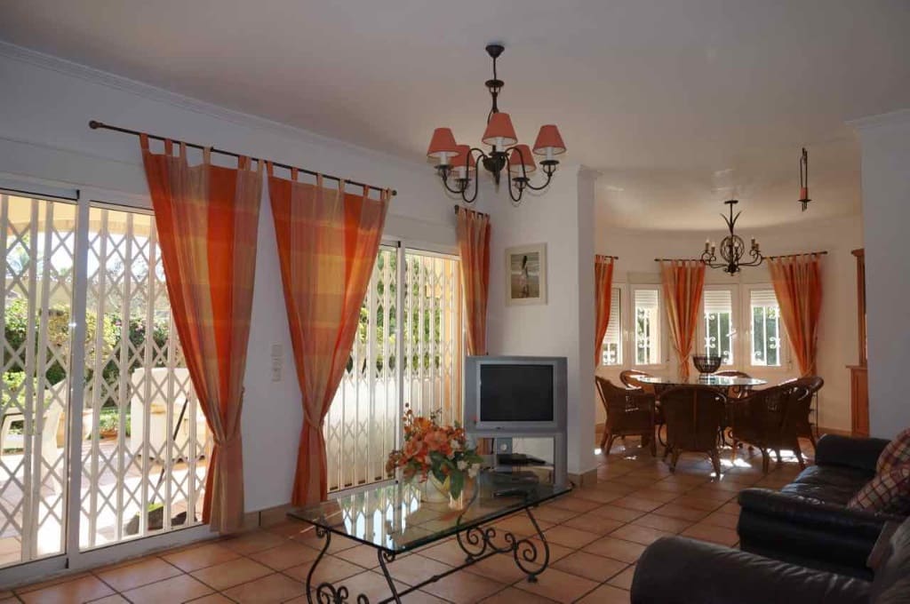 7 soverom Villa til salgs i Cabo Roig med svømmebasseng garasje - € 925 000 (Ref: 9440961)