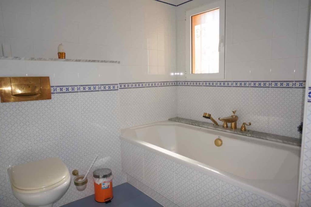 7 soverom Villa til salgs i Cabo Roig med svømmebasseng garasje - € 925 000 (Ref: 9440961)