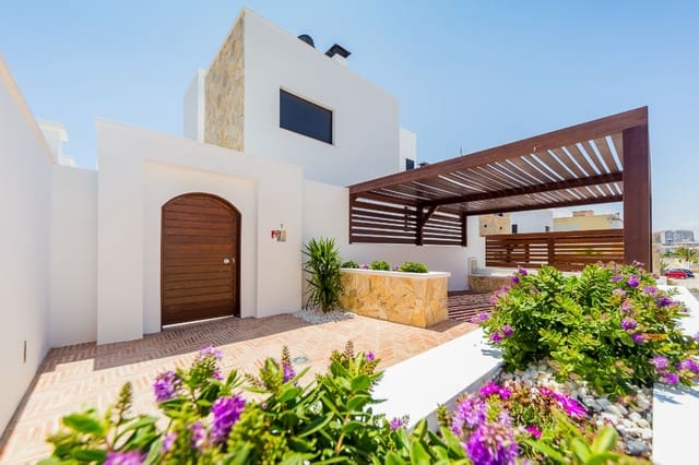 4 bedroom Villa for sale in La Mata, Torrevieja with pool garage - € 599,000 (Ref: 9440969)