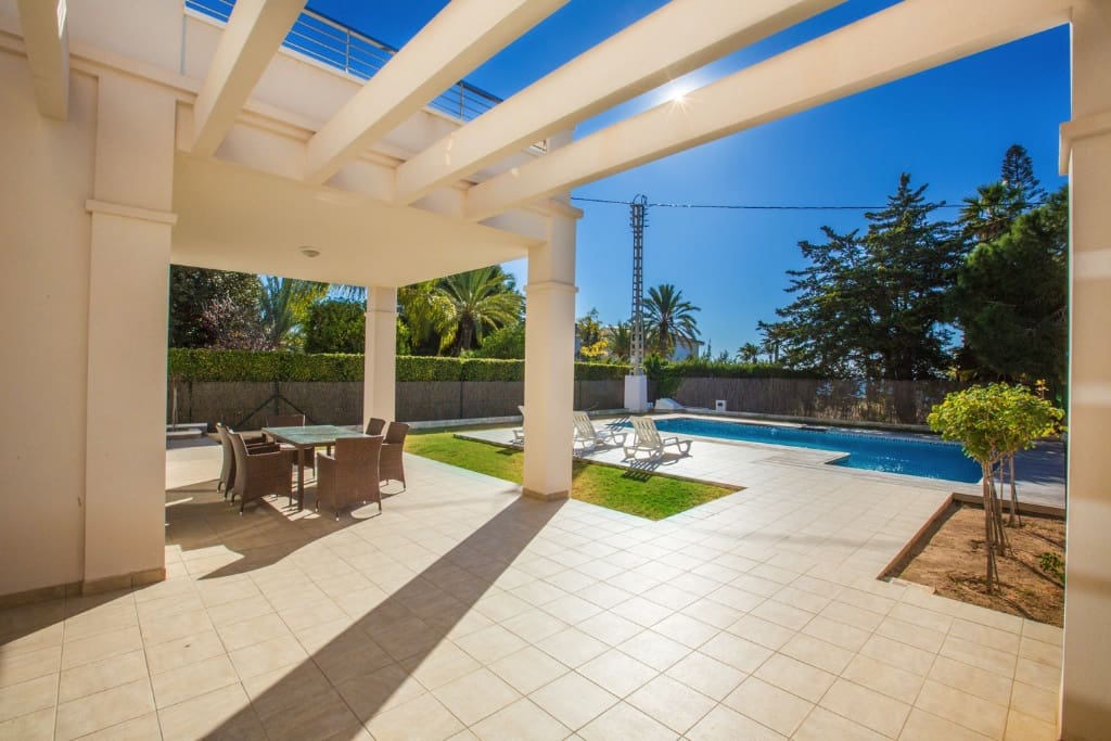 4 bedroom Villa for sale in Cabo Roig with pool garage - € 2,350,000 (Ref: 9440984)