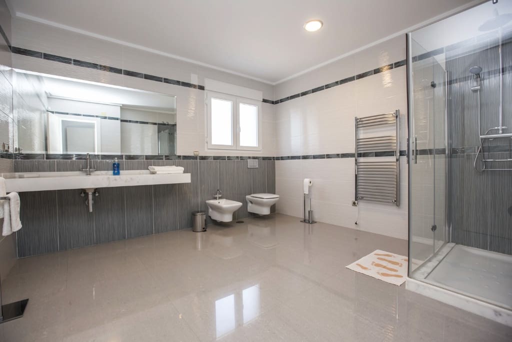 4 bedroom Villa for sale in Cabo Roig with pool garage - € 2,350,000 (Ref: 9440984)