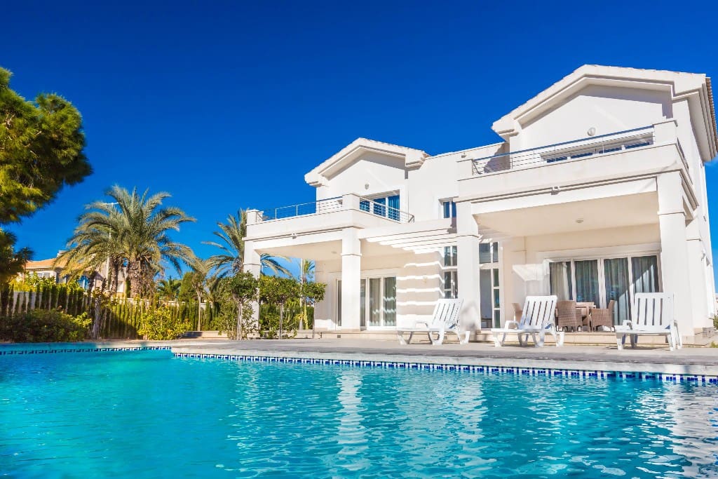 4 bedroom Villa for sale in Cabo Roig with pool garage - € 2,350,000 (Ref: 9440984)