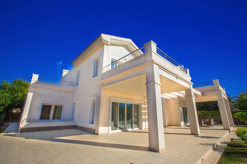 4 bedroom Villa for sale in Cabo Roig with pool garage - € 2,350,000 (Ref: 9440984)