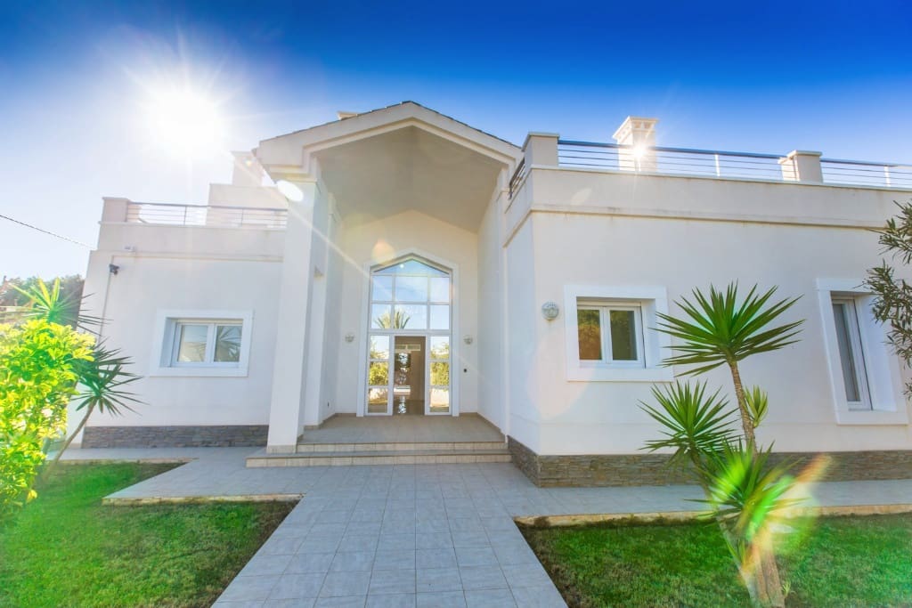 4 bedroom Villa for sale in Cabo Roig with pool garage - € 2,350,000 (Ref: 9440984)