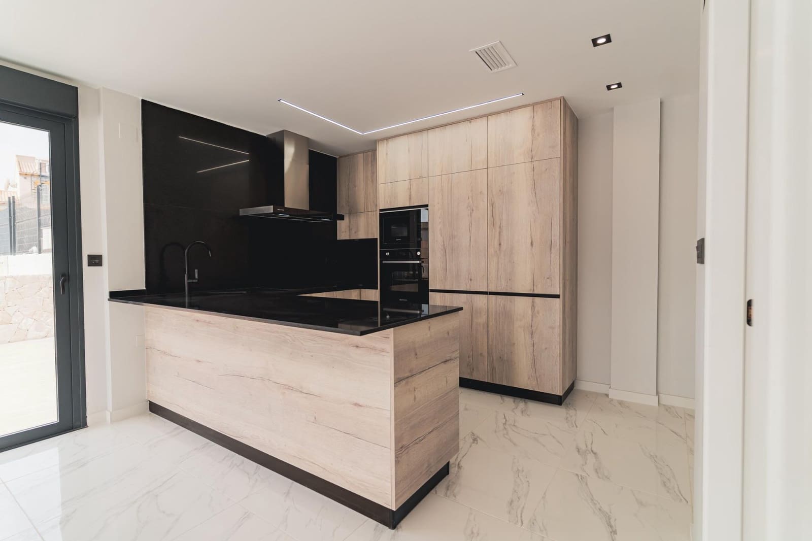 Chalet de 4 habitaciones en Orihuela Costa en venta con piscina garaje - 699.900 € (Ref: 9477396)