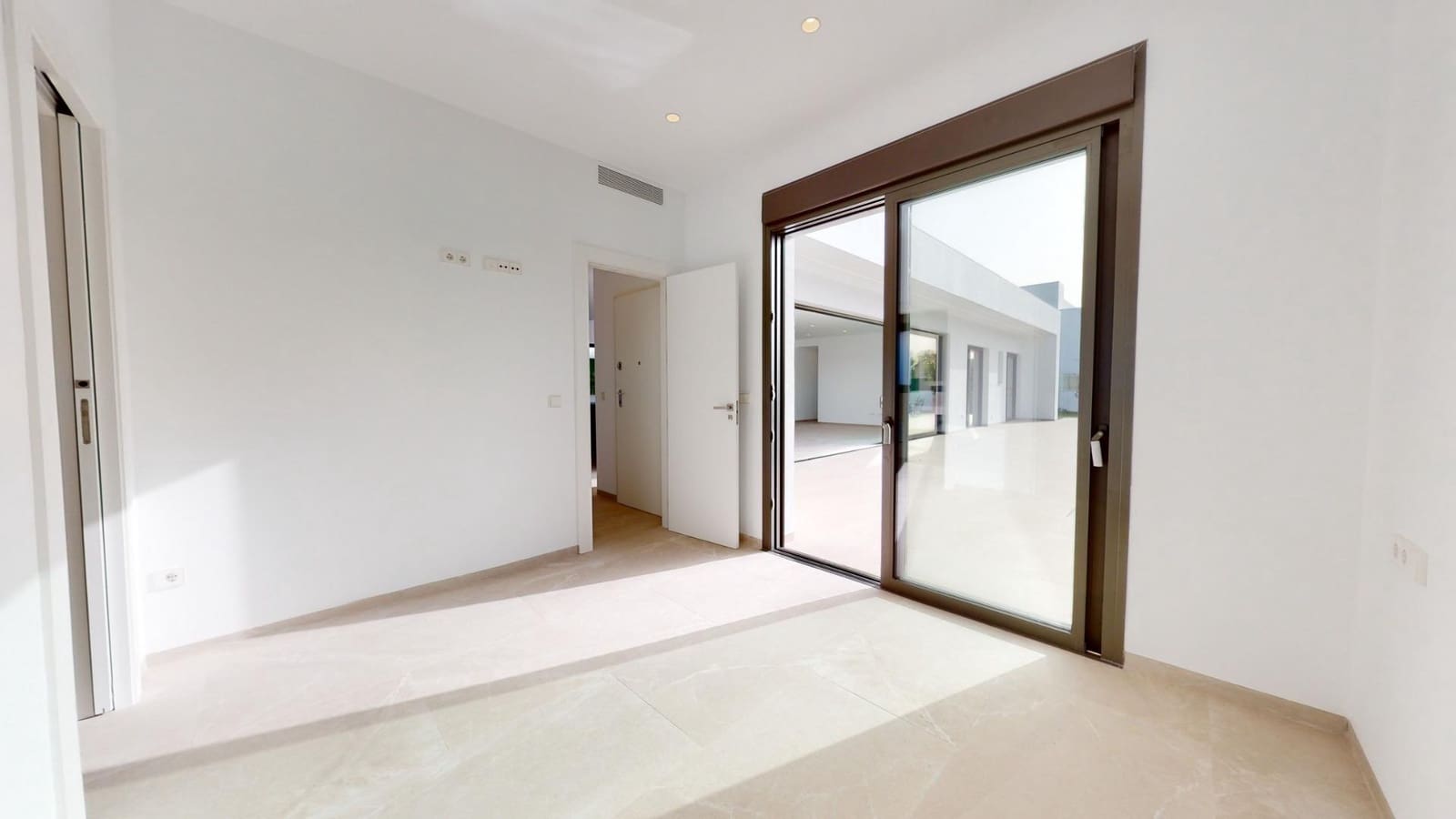 3 sypialnia Willa na sprzedaż w Los Alcazares z basenem garażem - 689 900 € (Ref: 9477465)