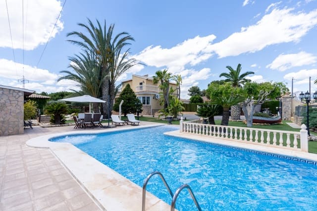 5 makuuhuone Huvila myytävänä paikassa San Vicente / Sant Vicent del Raspeig mukana uima-altaan 
autotalli - 850 000 € (Ref: 9478047)