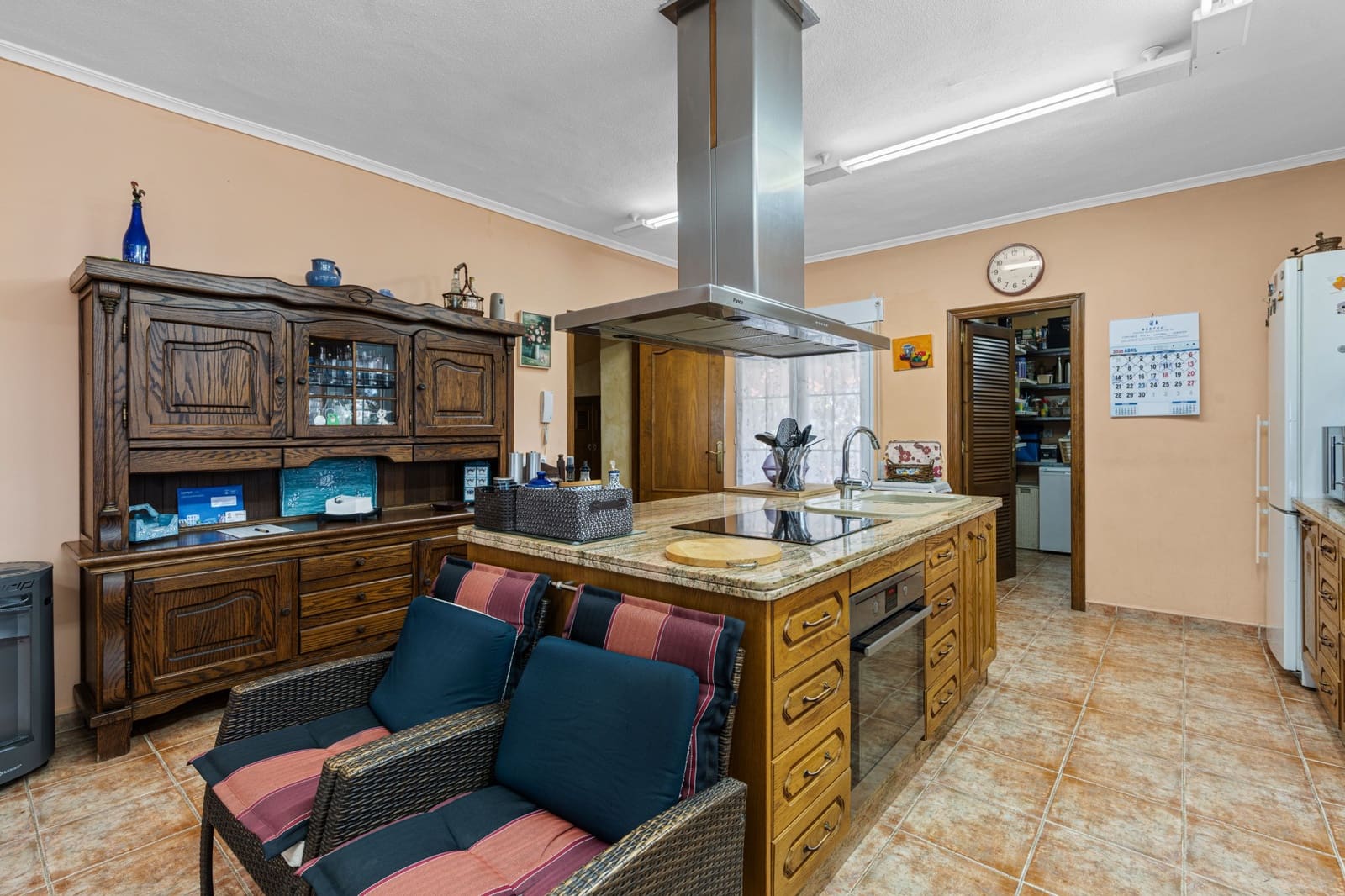 8 bedroom Villa for sale in El Altet with garage - € 679,000 (Ref: 9478058)