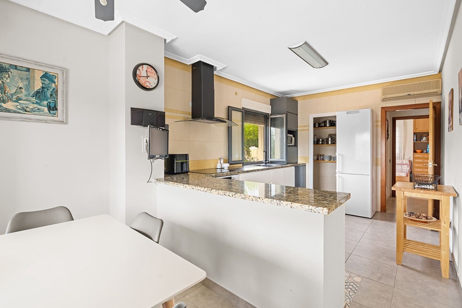 5 Zimmer Villa zu verkaufen in Alicante / Alacant Stadt mit Pool Garage - 940.000 € (Ref: 9478070)