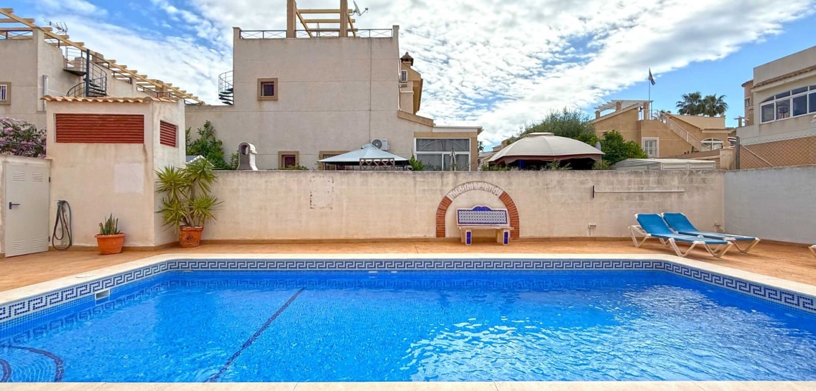 3 bedroom Villa for sale in Torrevieja - € 189,000 (Ref: 9478099)