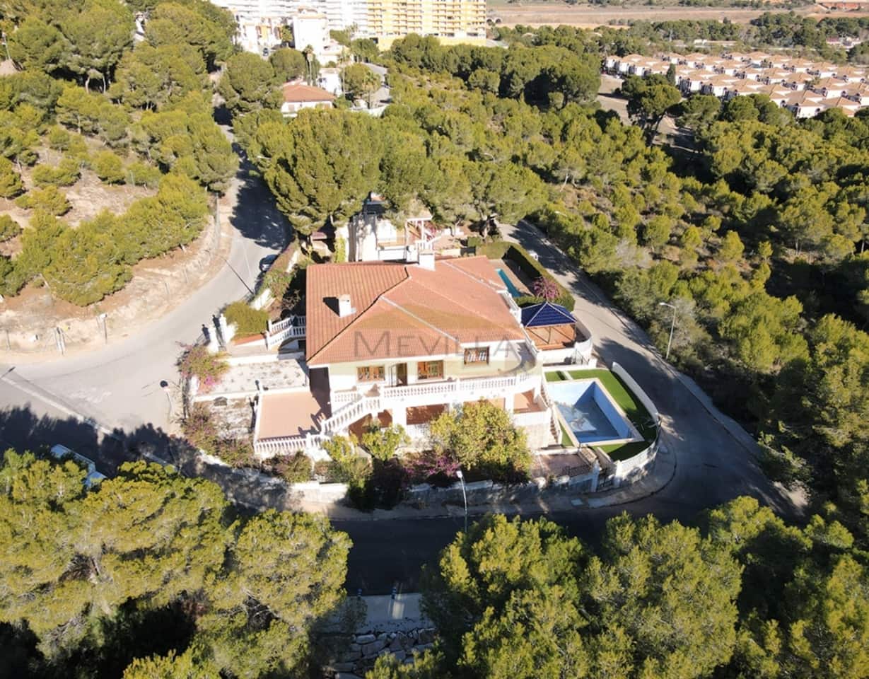 10 soverom Villa til salgs i Campoamor med svømmebasseng garasje - € 1 100 000 (Ref: 9478141)