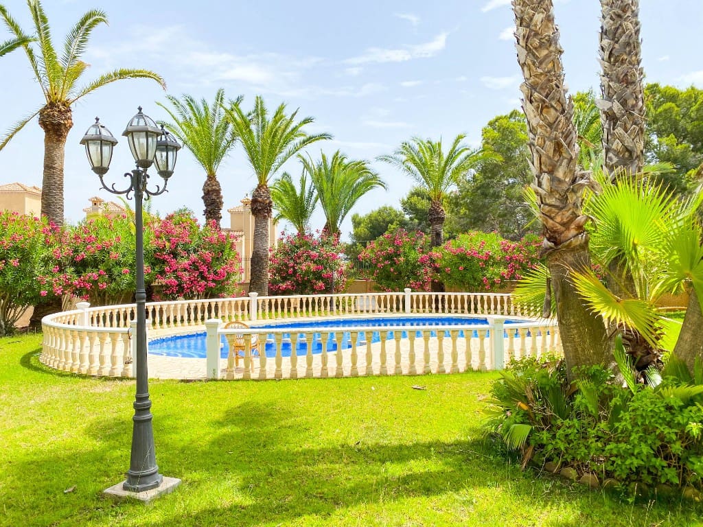 7 bedroom Villa for sale in Villamartin with pool garage - € 1,120,000 (Ref: 9478161)