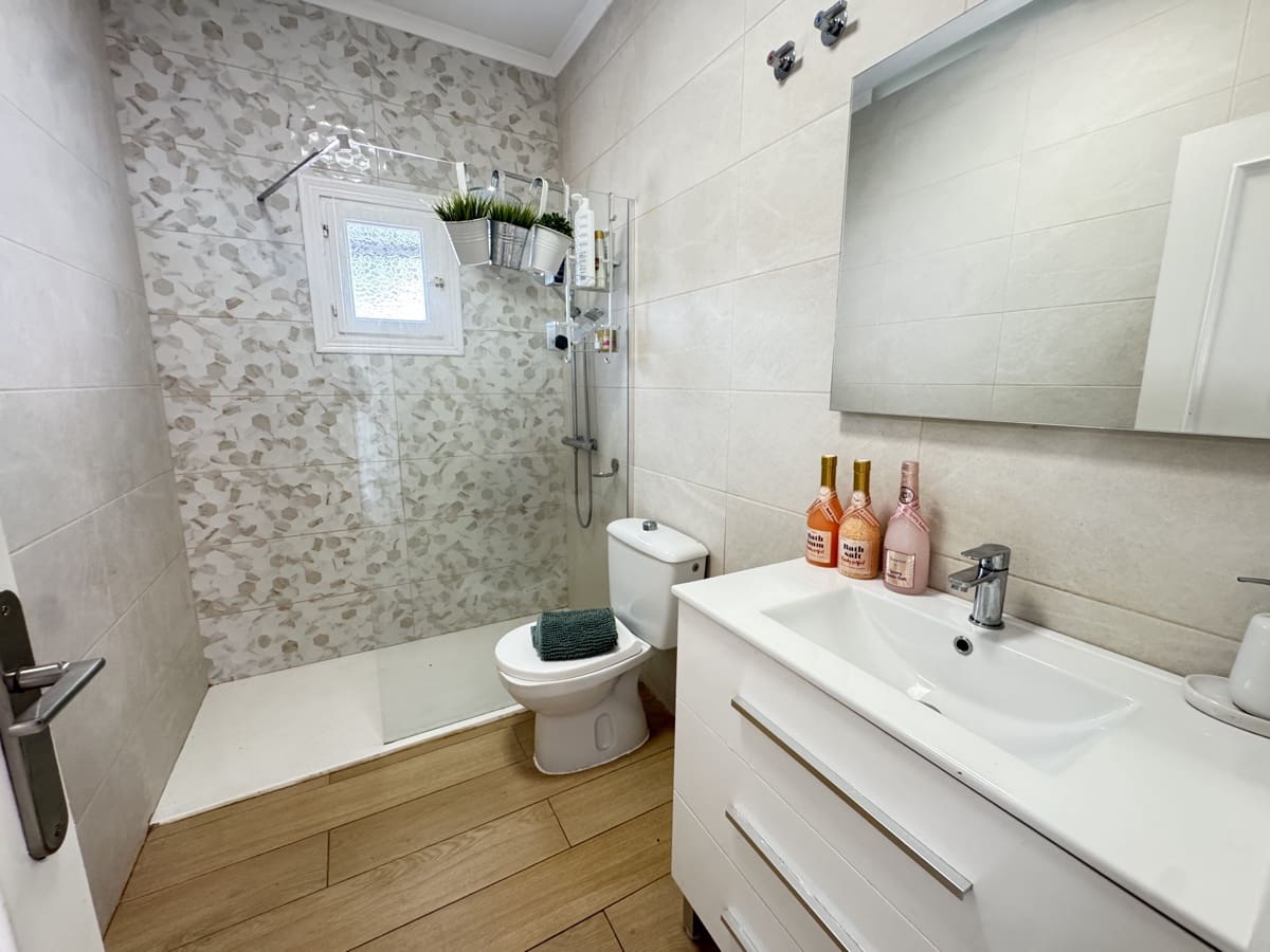 5 bedroom Villa for sale in La Florida - € 349,000 (Ref: 9478174)