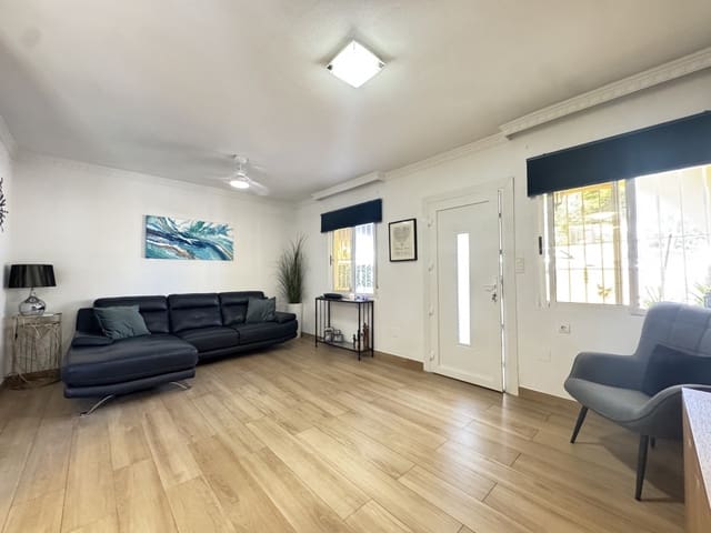 Chalet de 2 habitaciones en Villamartin, Orihuela en venta - 214.995 € (Ref: 9478175)