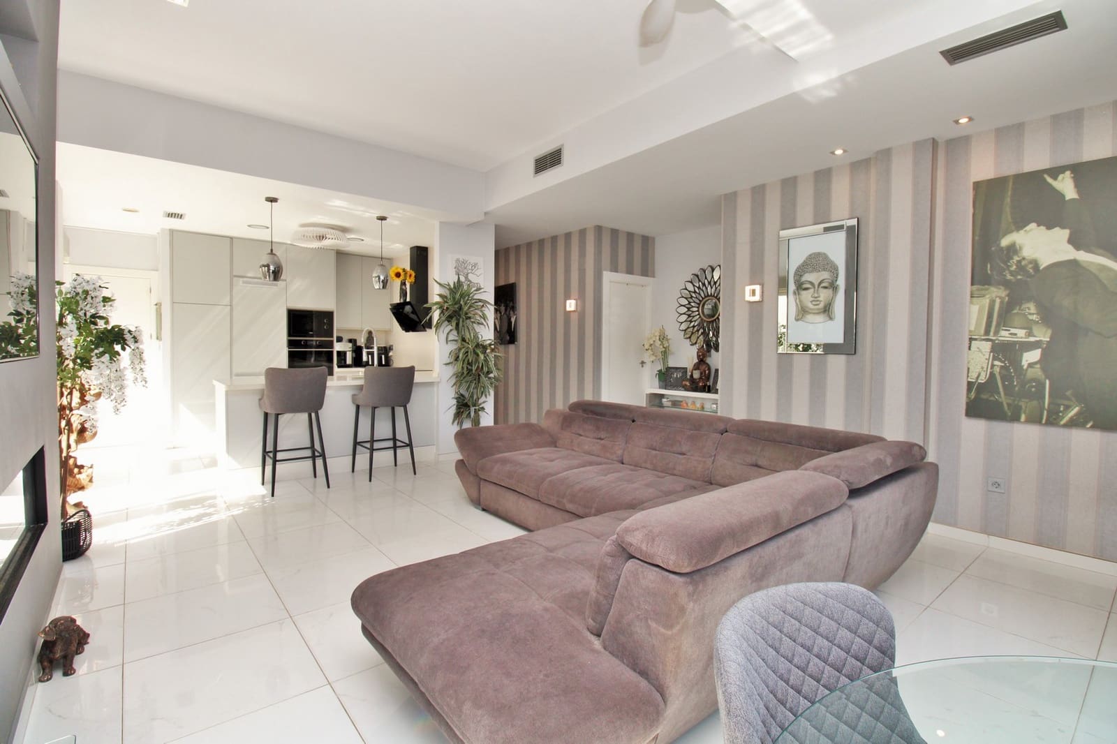 Chalet de 4 habitaciones en Villamartin en venta - 477.000 € (Ref: 9478231)