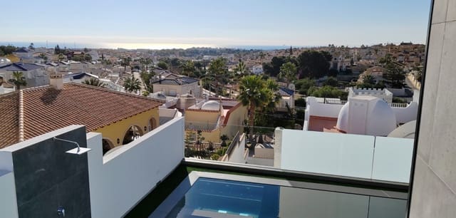 3 soveværelse Villa til salg i Torrevieja med swimmingpool garage - € 650.000 (Ref: 9478235)
