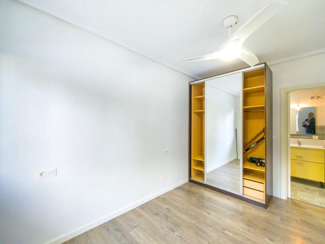 3 bedroom Apartment for sale in Torrevieja - € 155,000 (Ref: 9478277)