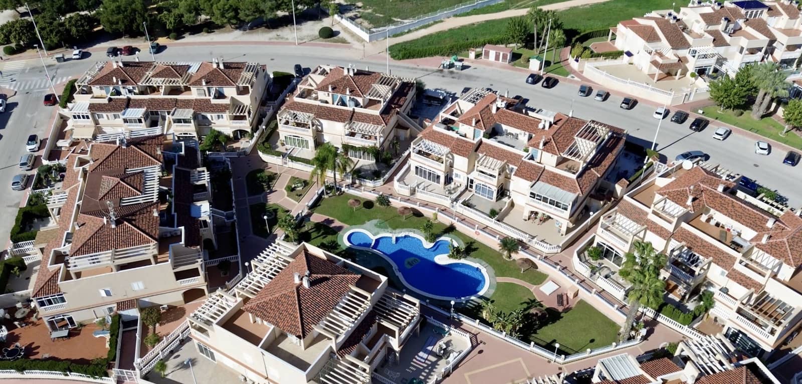 3 soveværelse Byhus til salg i Orihuela Costa med swimmingpool - € 289.000 (Ref: 9478322)