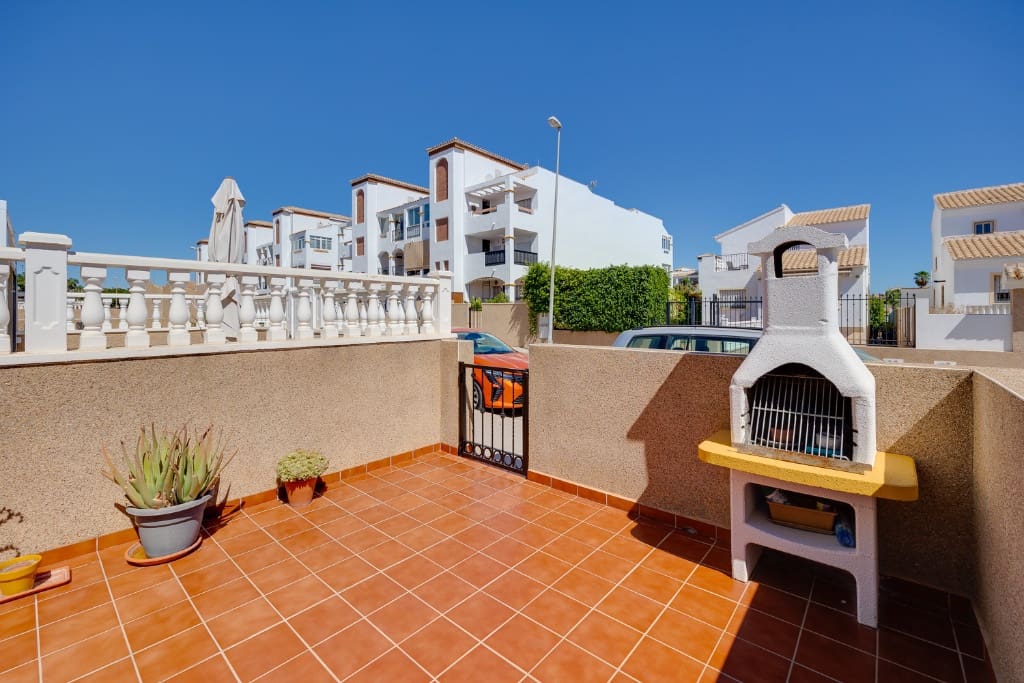 2 bedroom Townhouse for sale in Orihuela Costa with pool garage - € 189,999 (Ref: 9478348)