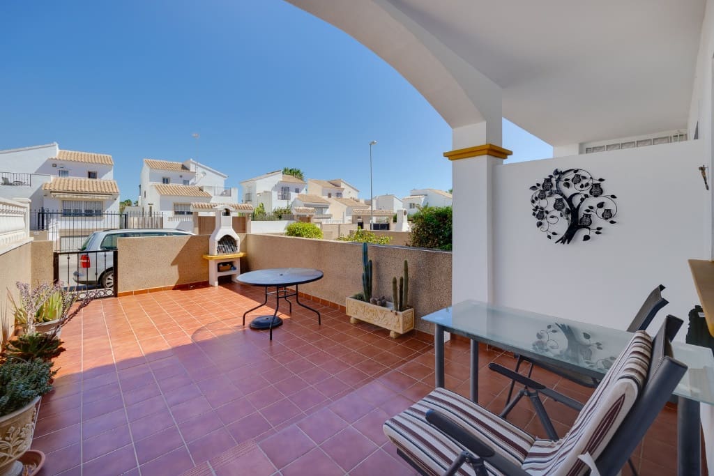 2 bedroom Townhouse for sale in Orihuela Costa with pool garage - € 189,999 (Ref: 9478348)