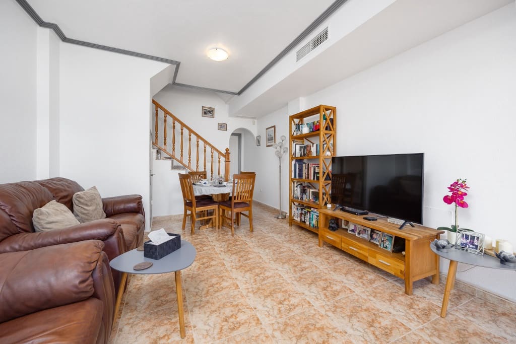 2 bedroom Townhouse for sale in Orihuela Costa with pool garage - € 189,999 (Ref: 9478348)