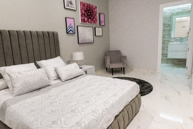 3 slaapkamer Villa te koop in Villamartin, Orihuela met zwembad garage - € 399.900 (Ref: 9478386)