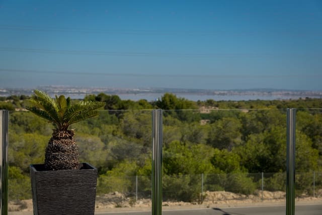 3 slaapkamer Villa te koop in Villamartin, Orihuela met zwembad garage - € 399.900 (Ref: 9478386)