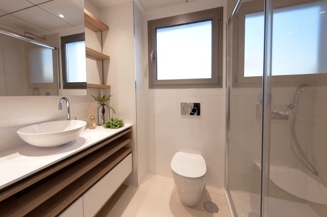 3 makuuhuone Huvila myytävänä paikassa Los Alcázares mukana uima-altaan 
autotalli - 470 930 € (Ref: 9478405)