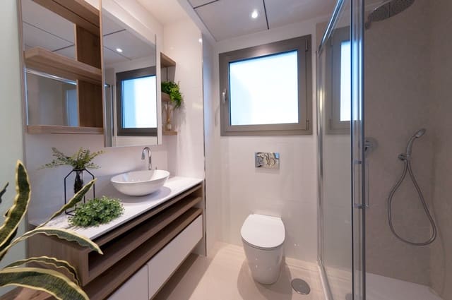 3 makuuhuone Huvila myytävänä paikassa Los Alcázares mukana uima-altaan 
autotalli - 470 930 € (Ref: 9478405)