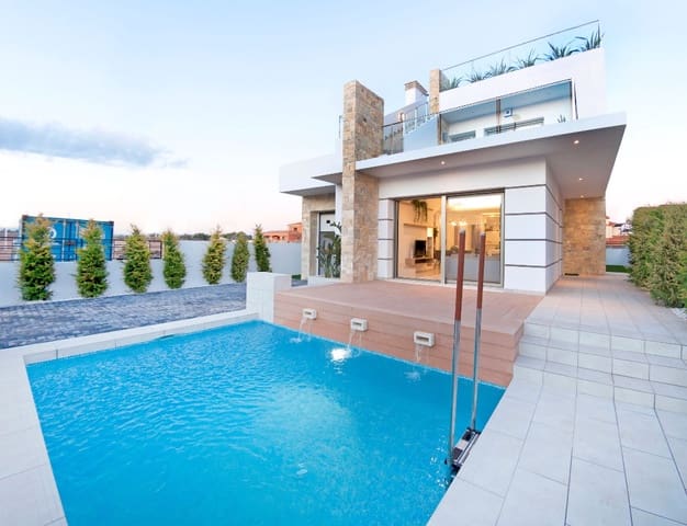 3 makuuhuone Huvila myytävänä paikassa Los Alcázares mukana uima-altaan 
autotalli - 470 930 € (Ref: 9478405)