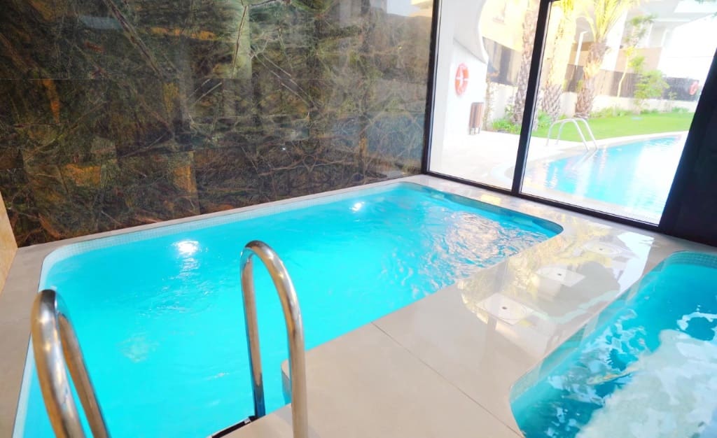 Apartamento de 2 habitaciones en Benidorm en venta con piscina garaje - 425.000 € (Ref: 9478415)