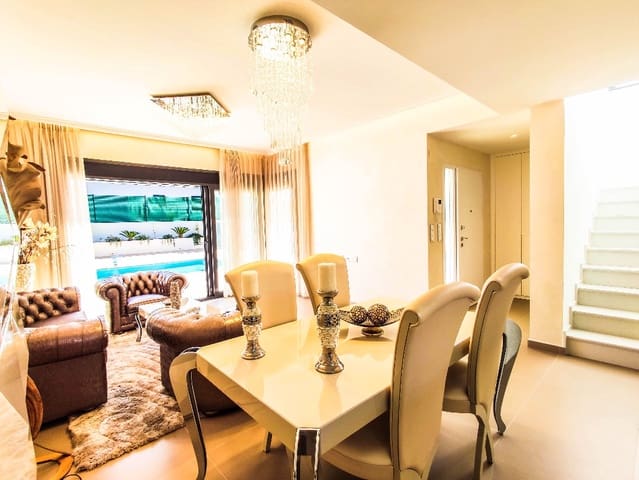 3 soverom Villa til salgs i Dehesa de Campoamor, Orihuela med svømmebasseng garasje - € 945 500 (Ref: 9478426)